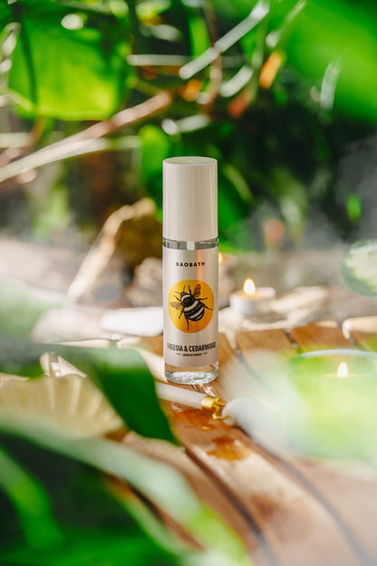 Mgiełka do ciała i włosów Freesia & Cedarwood 135 ml